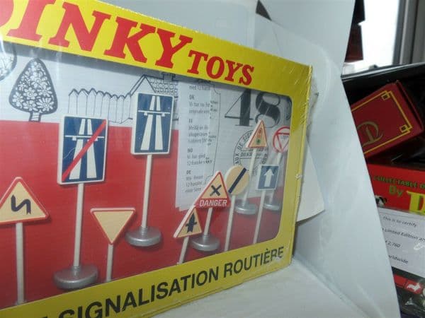 Atlas French Dinky 593 Set of 12 French Road Signs